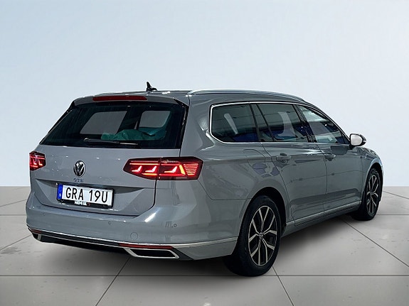 Volkswagen Passat 6 of 22