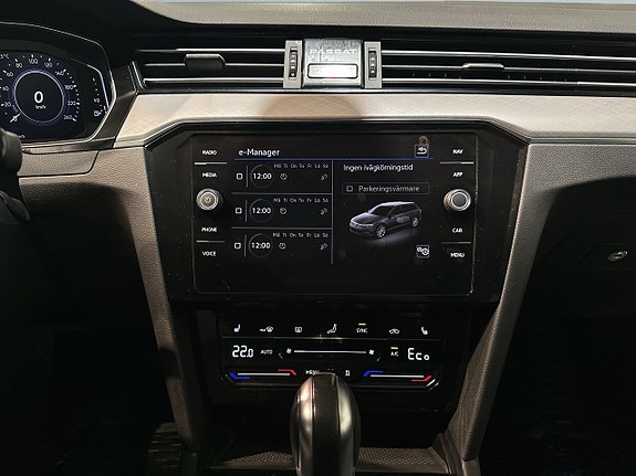 Volkswagen Passat 11 of 22