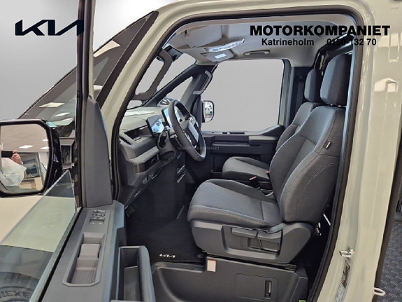 Kia PV5 8 of 17