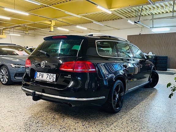 Volkswagen Passat 3 of 22
