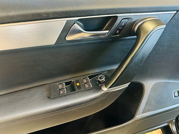 Volkswagen Passat 17 of 22