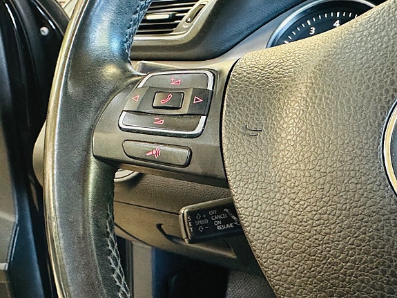 Volkswagen Passat 19 of 22