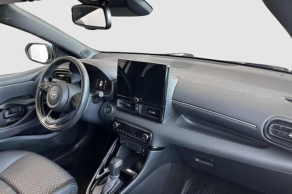 Toyota Yaris 8 of 12