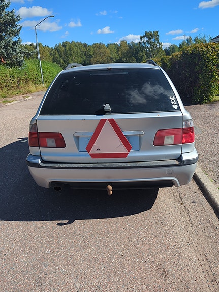 BMW 525i 2 of 4