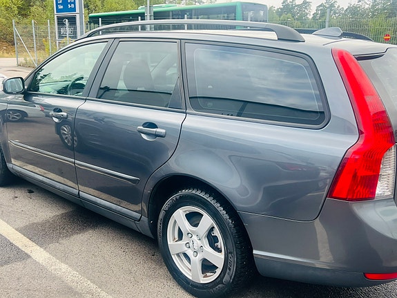 Volvo V50 3 of 6