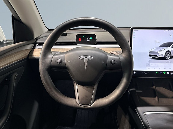 Tesla Model Y 9 of 24
