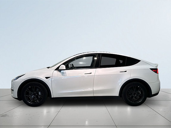 Tesla Model Y 4 of 24