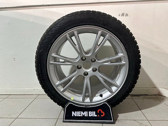 Tesla Model Y 19 of 24