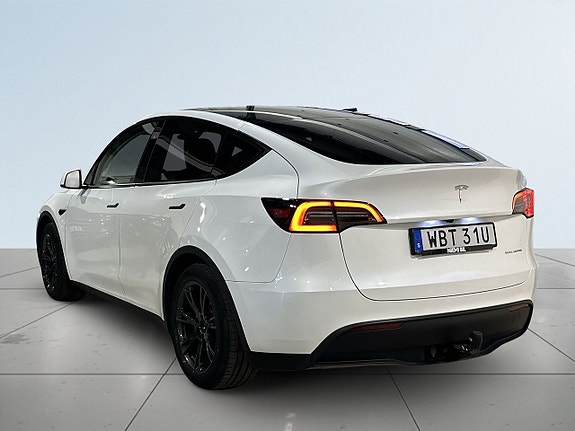 Tesla Model Y 5 of 24