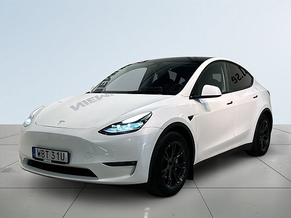 Tesla Model Y 16 of 24