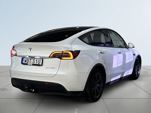 Tesla Model Y 6 of 24