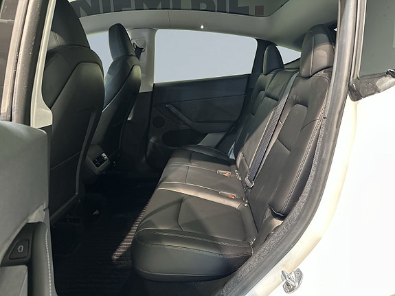 Tesla Model Y 13 of 24
