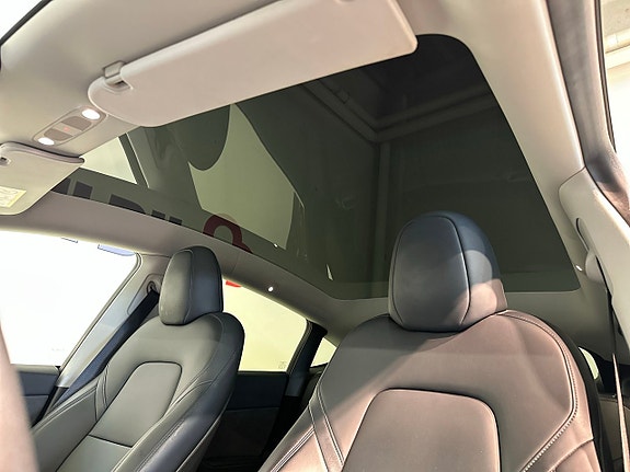 Tesla Model Y 17 of 24