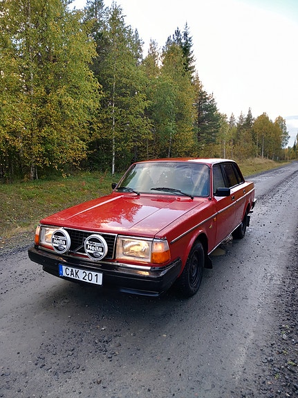 Volvo 240 2 of 7