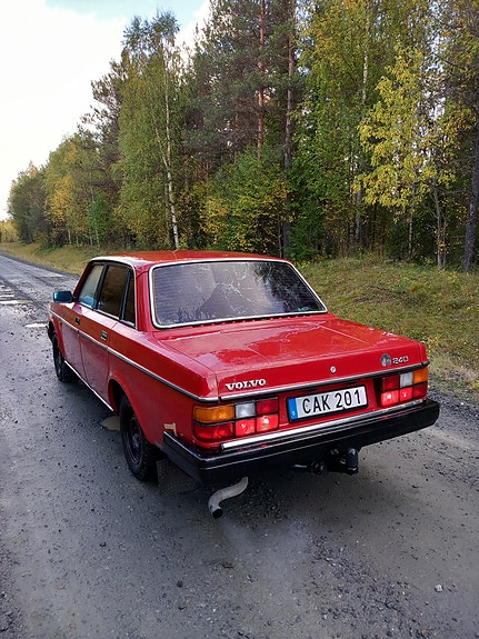 Volvo 240 4 of 7