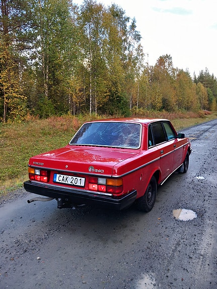 Volvo 240 3 of 7