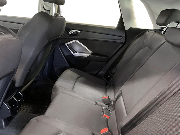 Audi Q3 7 of 12