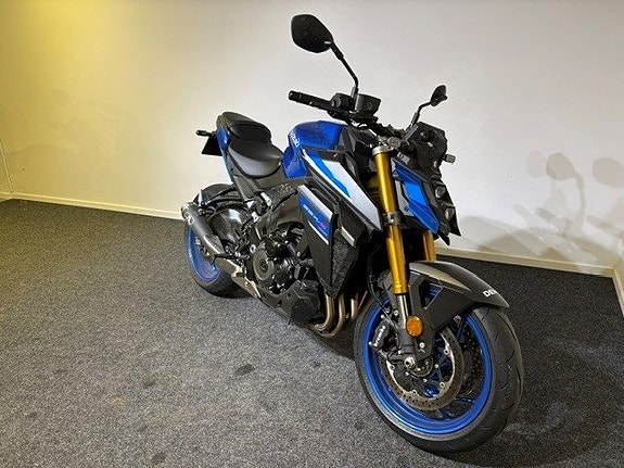 Suzuki GSX-S1000 Ex demo 3 of 8