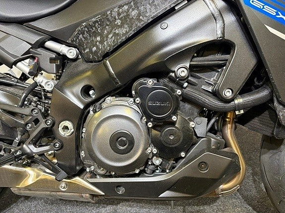 Suzuki GSX-S1000 Ex demo 4 of 8