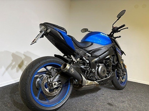 Suzuki GSX-S1000 Ex demo 2 of 8