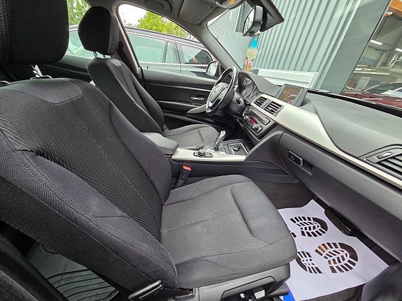 BMW 318d 15 of 19