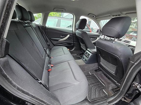 BMW 318d 17 of 19