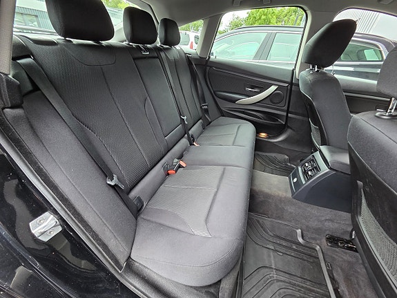 BMW 318d 18 of 19