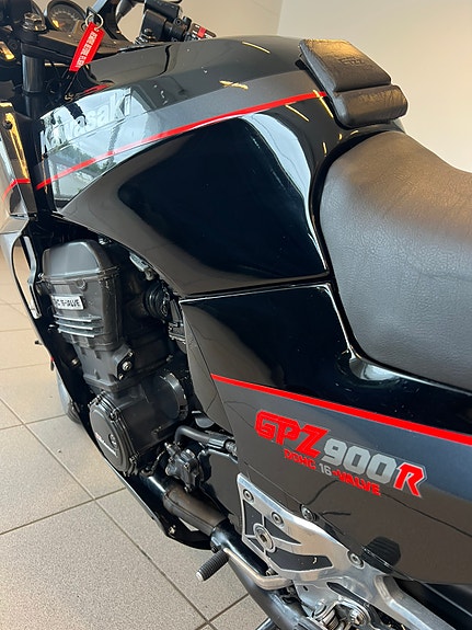 Kawasaki ZX900A, GPZ900 9 of 10
