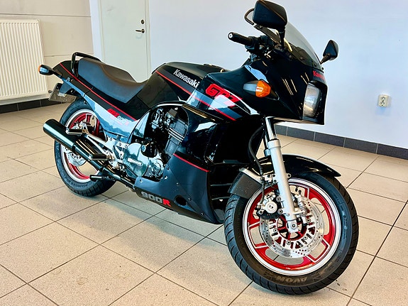 Kawasaki ZX900A, GPZ900 2 of 10