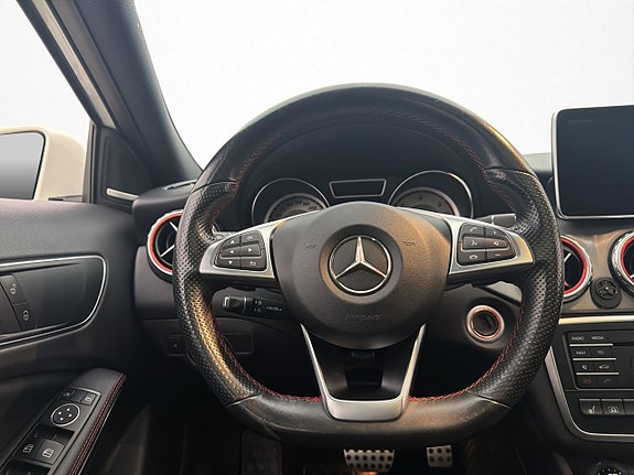 Mercedes-Benz GLA220 d 10 of 30
