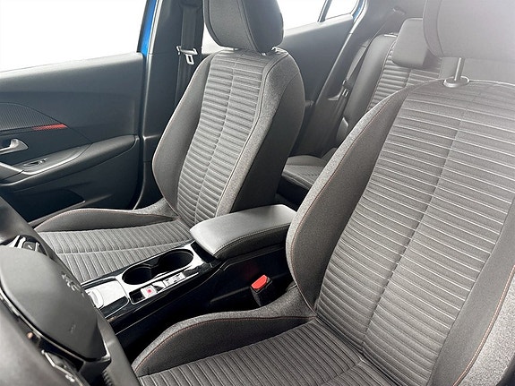 Peugeot e-2008 5 of 15