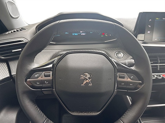 Peugeot e-2008 7 of 15