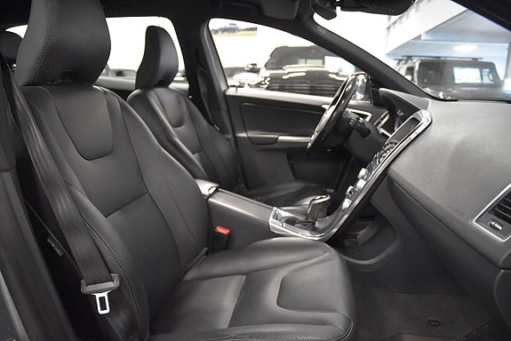 Volvo XC60 12 of 21