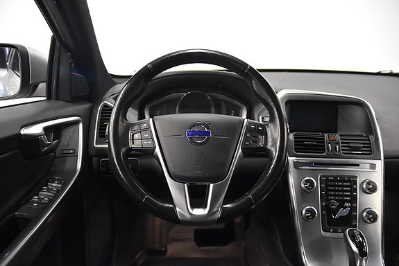 Volvo XC60 2 of 21