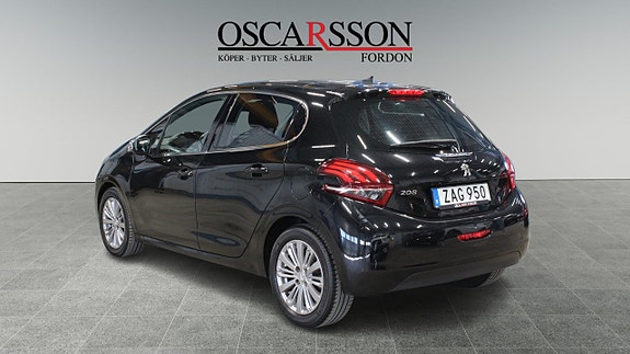 Peugeot 208 3 of 10