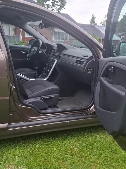 Volvo V70 3 of 7