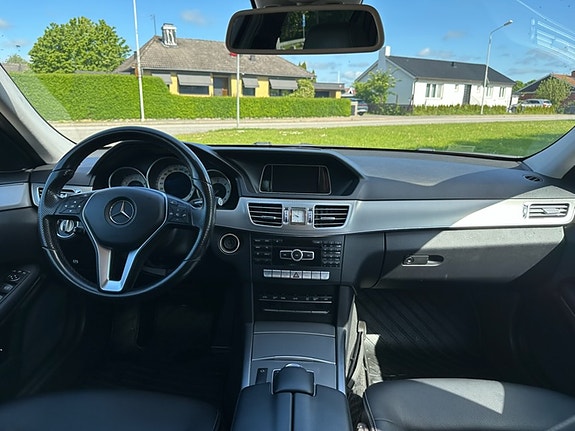 Mercedes-Benz E220 11 of 14