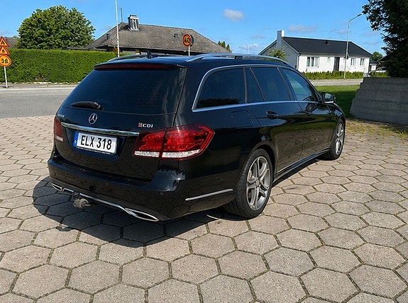 Mercedes-Benz E220 5 of 14