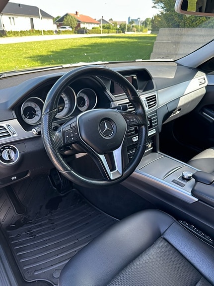 Mercedes-Benz E220 9 of 14