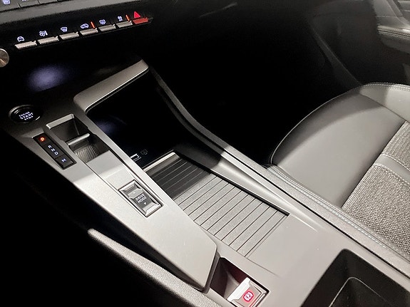 Peugeot 308 SW 10 of 15