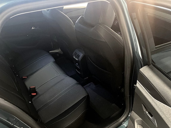Peugeot 308 SW 12 of 15