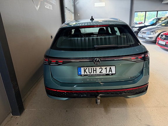 Volkswagen Passat 4 of 14