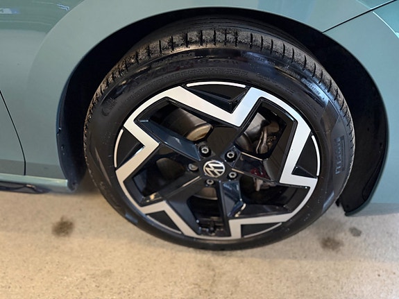 Volkswagen Passat 7 of 14
