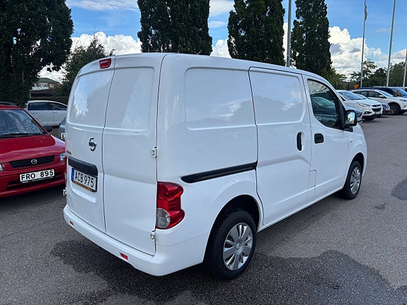 Nissan NV200 2 of 13