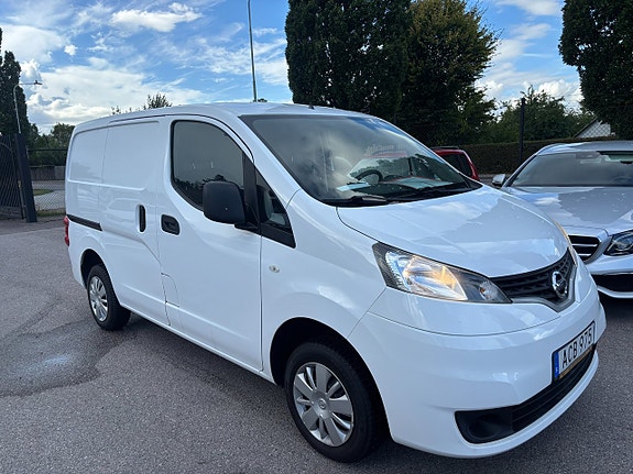 Nissan NV200 8 of 13