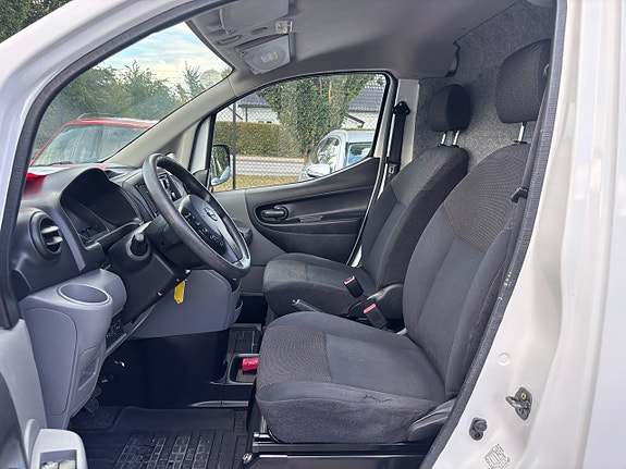Nissan NV200 11 of 13
