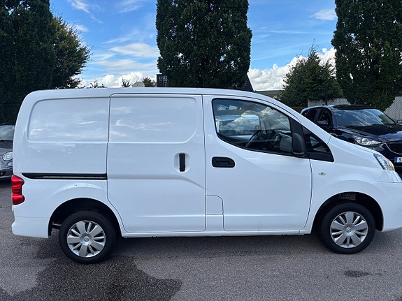 Nissan NV200 7 of 13