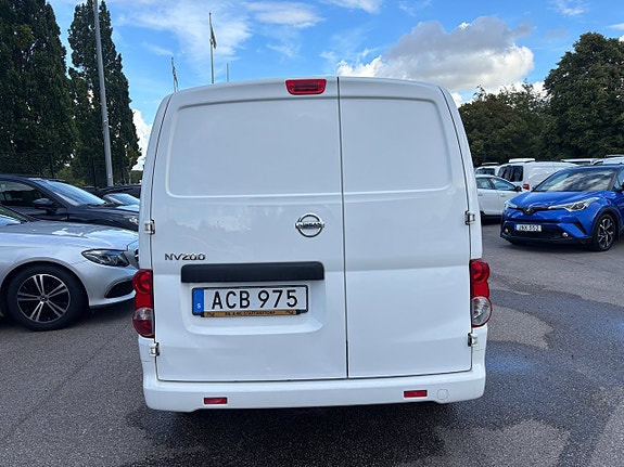 Nissan NV200 4 of 13