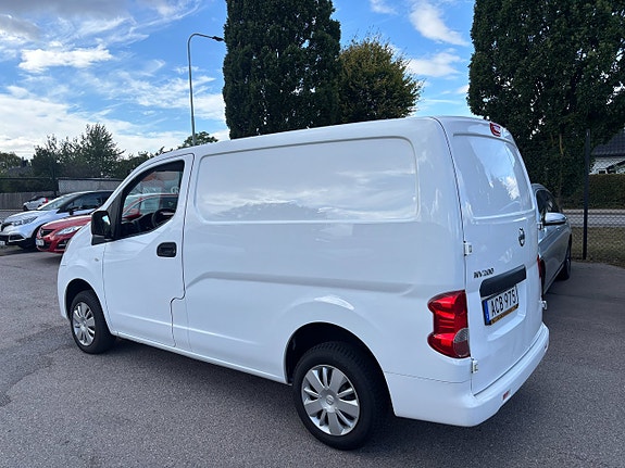 Nissan NV200 3 of 13