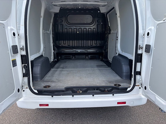Nissan NV200 12 of 13